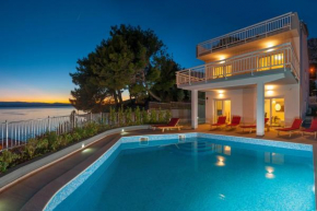  Seaside luxury villa with a swimming pool Medici, Omis - 6071  Мимице